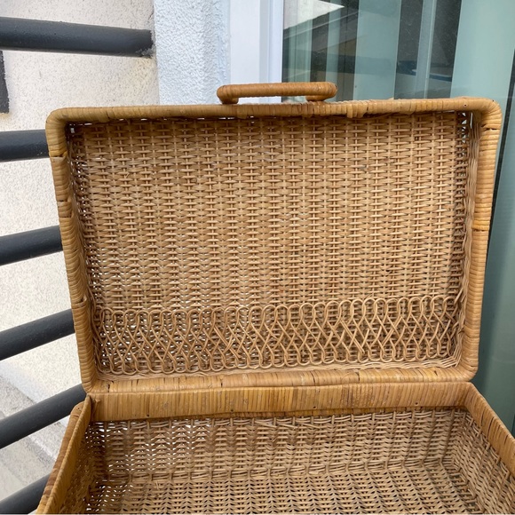Vintage Wicker Picnic Basket - Picture 9 of 13